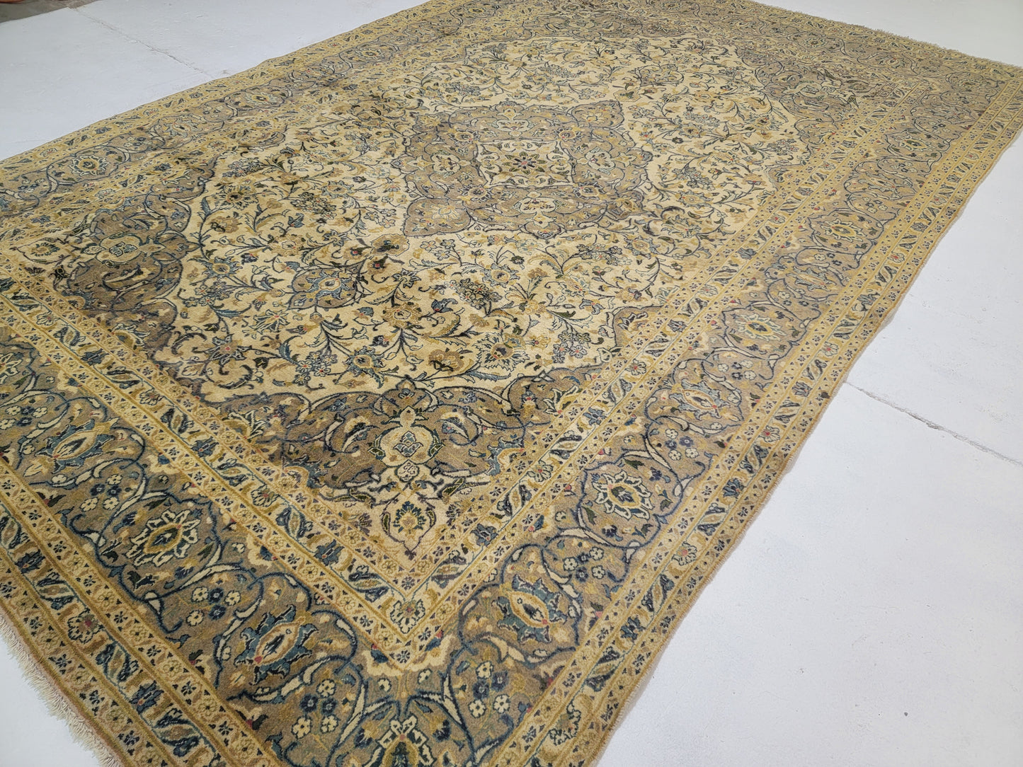 Hand-Knotted Wool Rug Kashan 8'6" x 11'