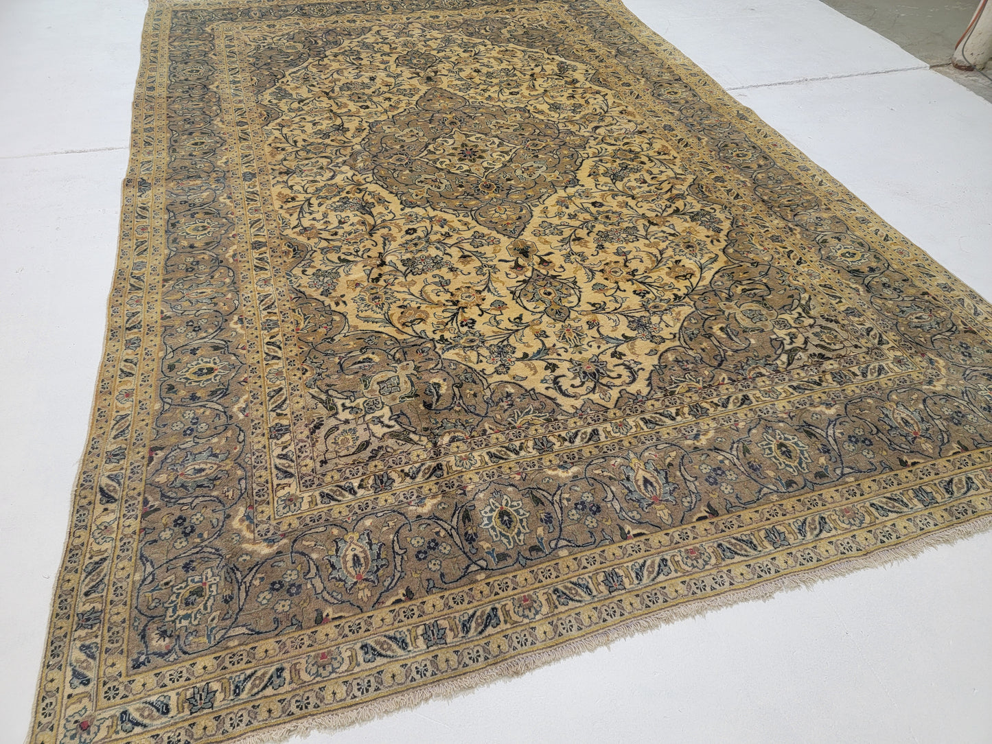 Hand-Knotted Wool Rug Kashan 8'6" x 11'