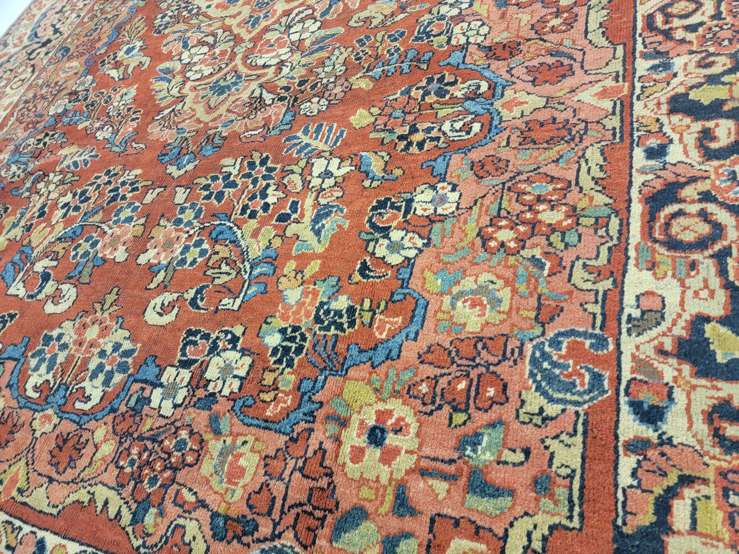Hand-Knotted Wool Rug Mahal Medallion 8'8" x 11'2"