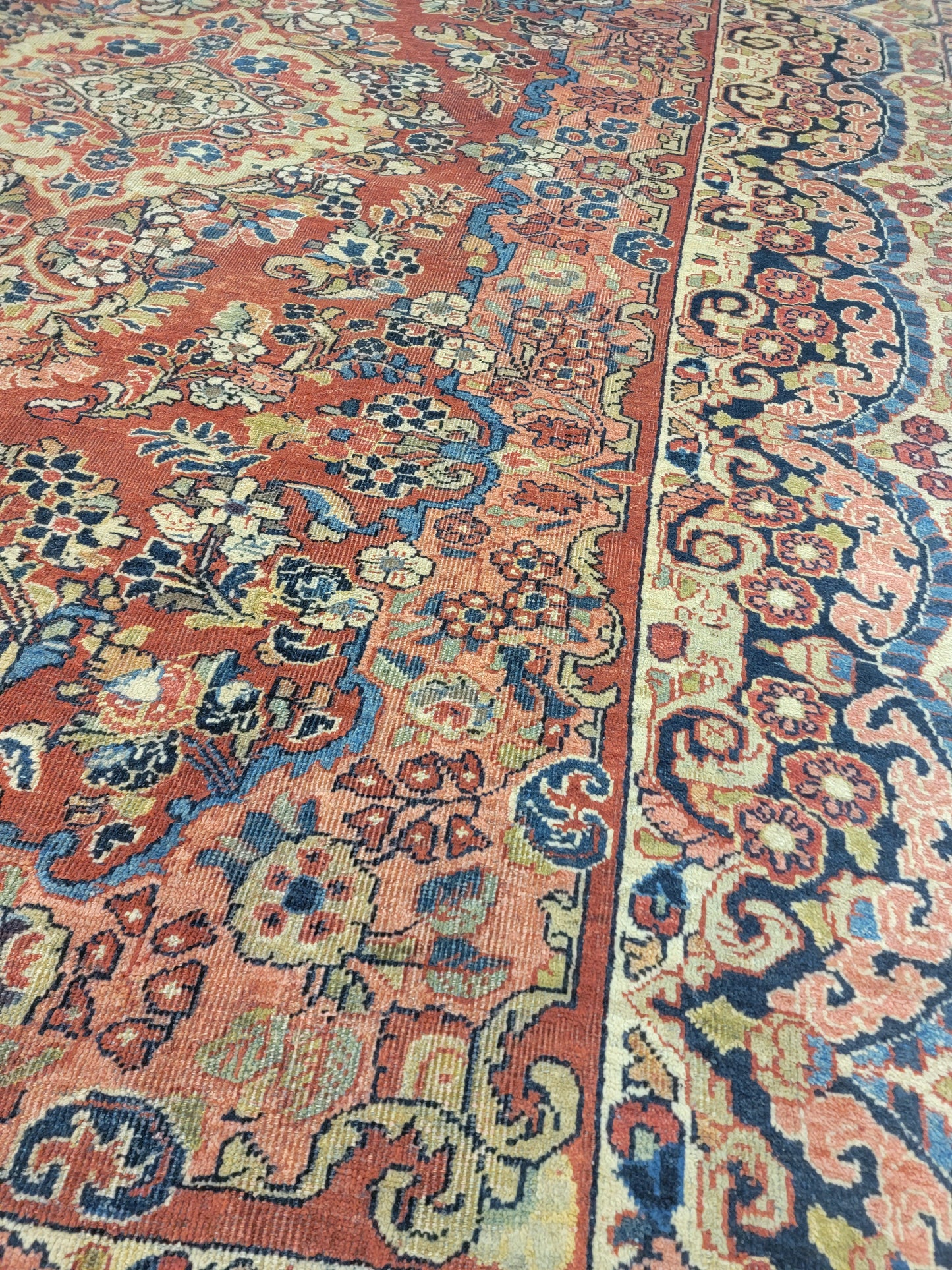 Hand-Knotted Wool Rug Mahal Medallion 8'8" x 11'2"