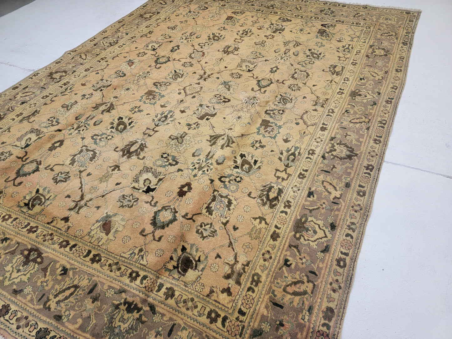 Hand-Knotted Wool Rug Tabriz 9'6"x12'6"