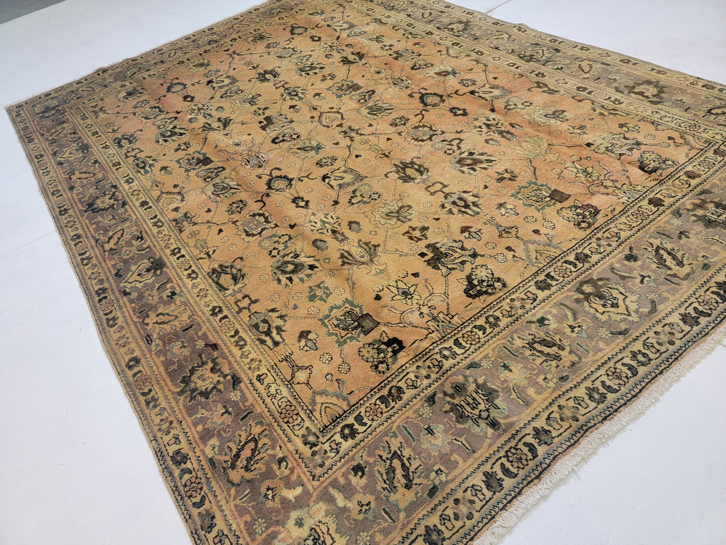 Hand-Knotted Wool Rug Tabriz 9'6"x12'6"