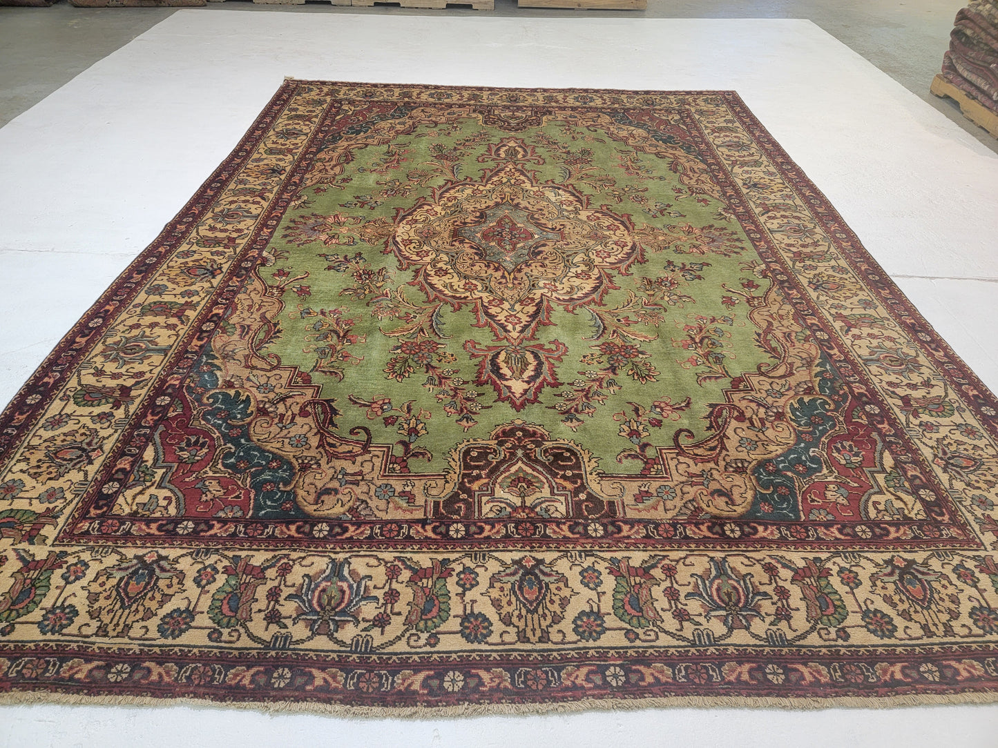 Hand-Knotted Wool Rug Tabriz Medallion 9'.8" x 12'8"