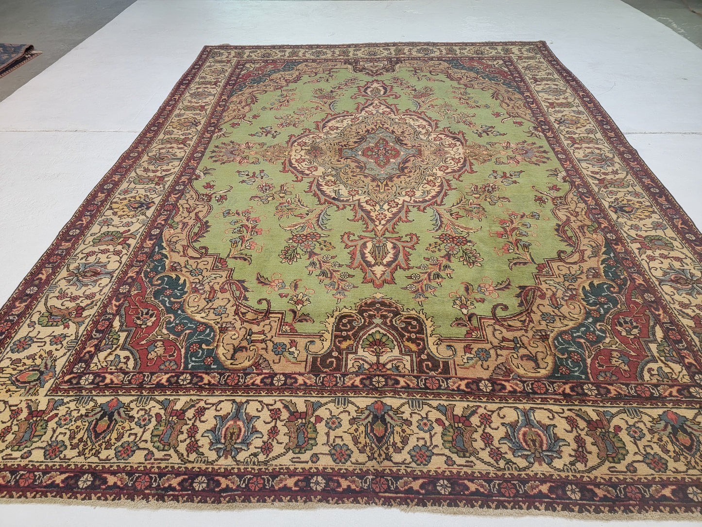Hand-Knotted Wool Rug Tabriz Medallion 9'.8" x 12'8"