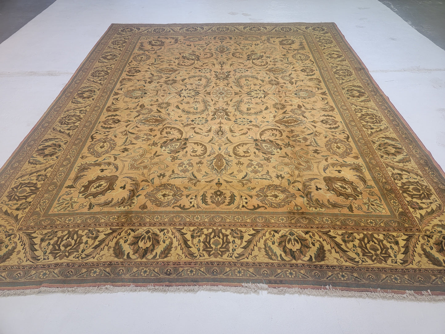 Hand-Knotted Wool Rug Tabriz Tea wash 9'11" x 12'6"