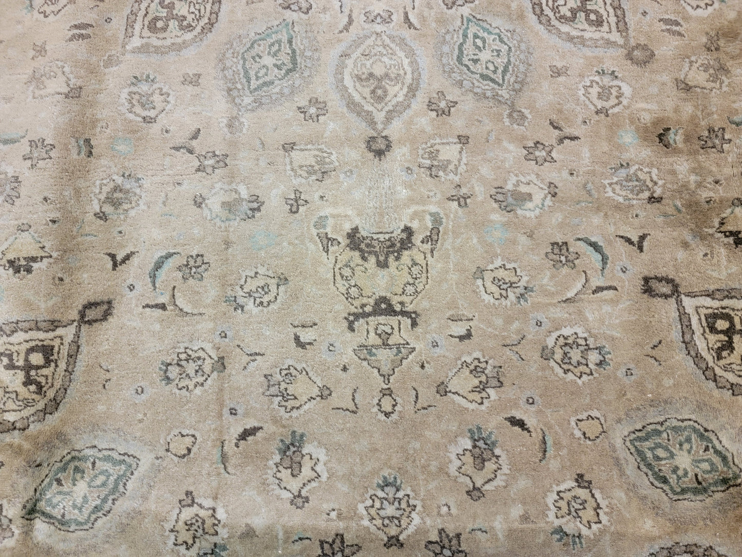 Hand-Knotted Wool Rug Persian Tabriz, Shaikh Safi Medallion 9'10" x 12'7"