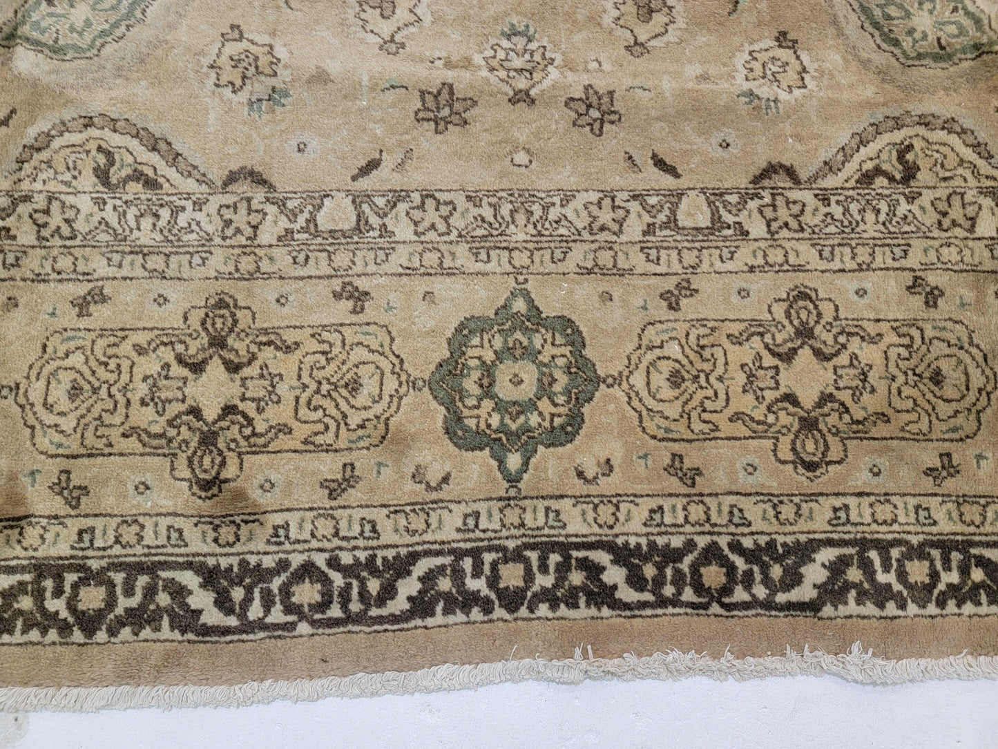 Hand-Knotted Wool Rug Persian Tabriz, Shaikh Safi Medallion 9'10" x 12'7"