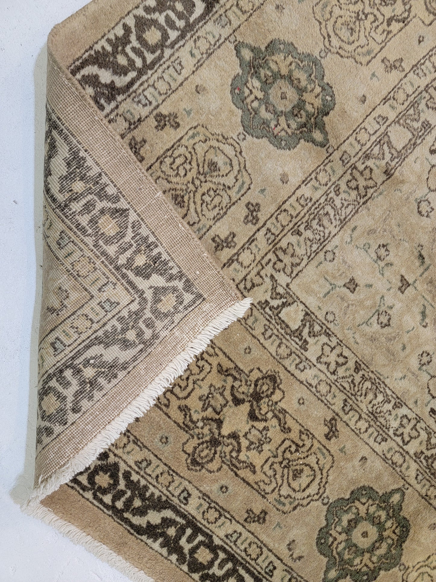 Hand-Knotted Wool Rug Persian Tabriz, Shaikh Safi Medallion 9'10" x 12'7"