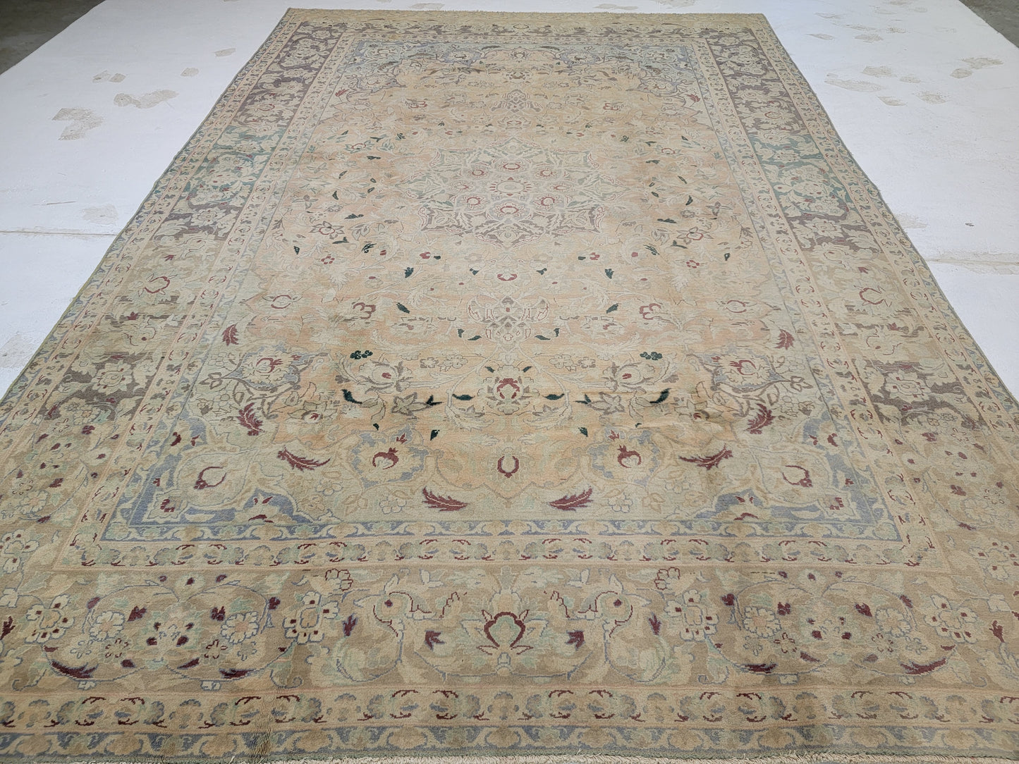 Hand-Knotted Wool Rug Persian Tabriz 8'11" x 13'5"