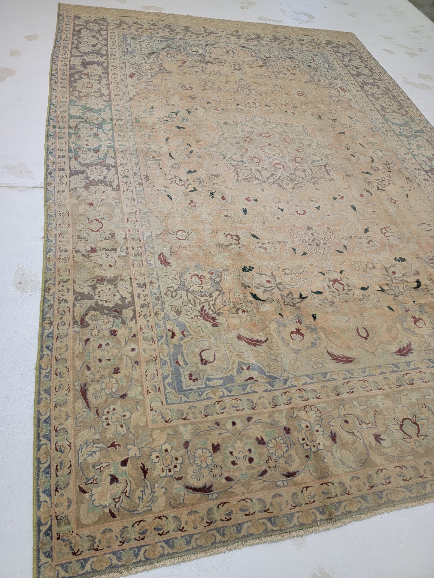 Hand-Knotted Wool Rug Persian Tabriz 8'11" x 13'5"