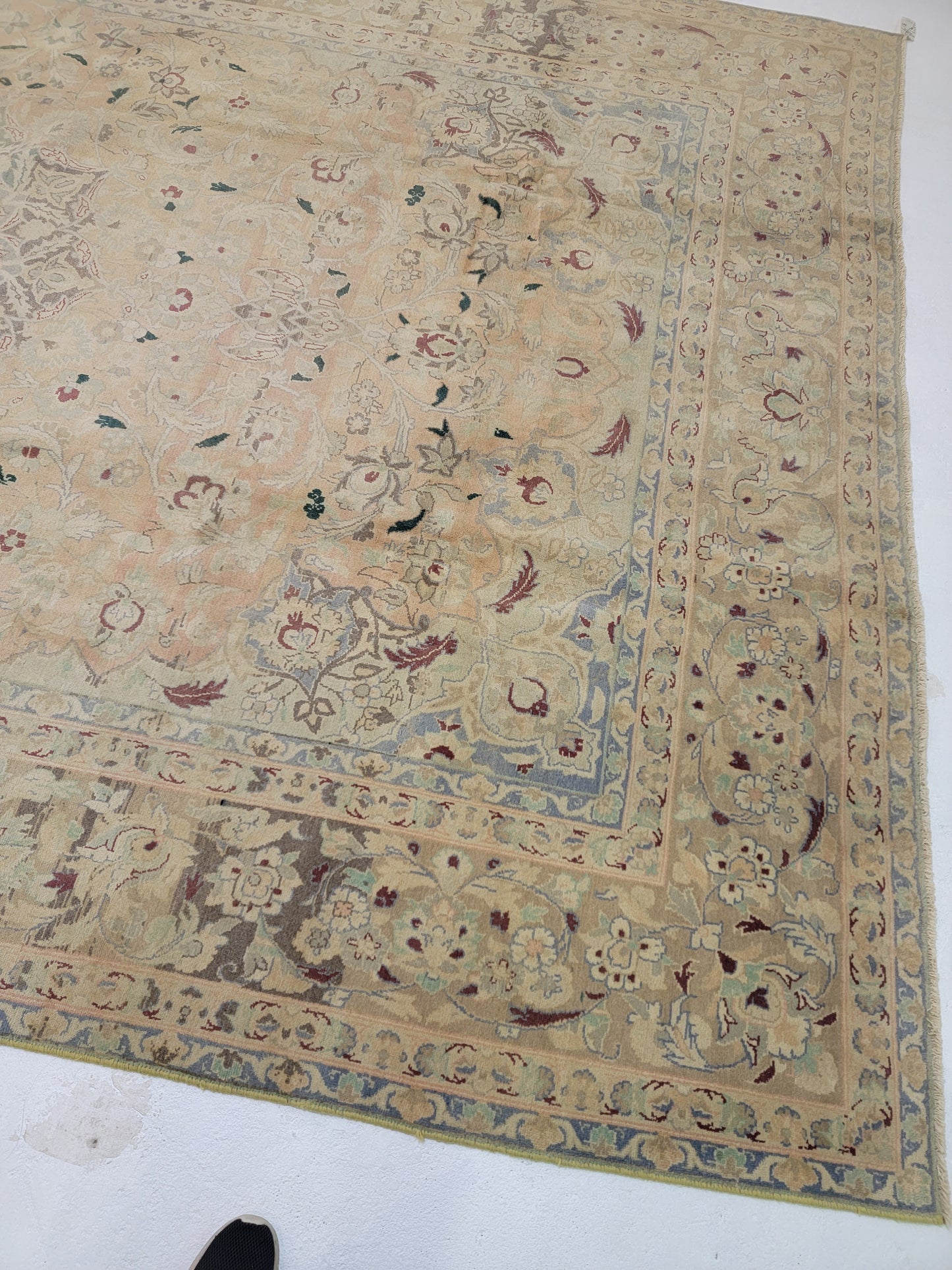 Hand-Knotted Wool Rug Persian Tabriz 8'11" x 13'5"