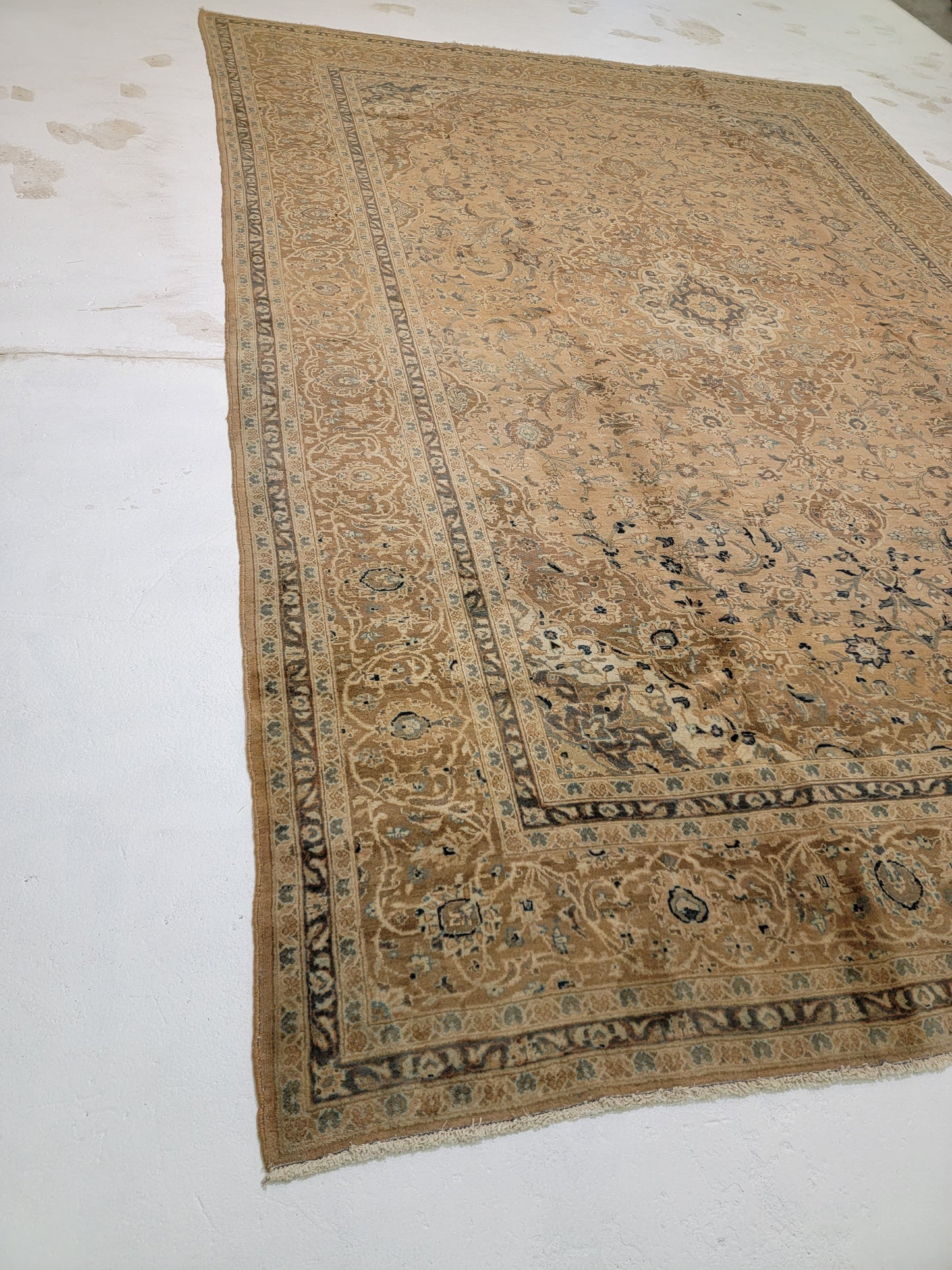 Hand-Knotted Wool Rug Persian Kashan Medallion 9'4" x 12'11"