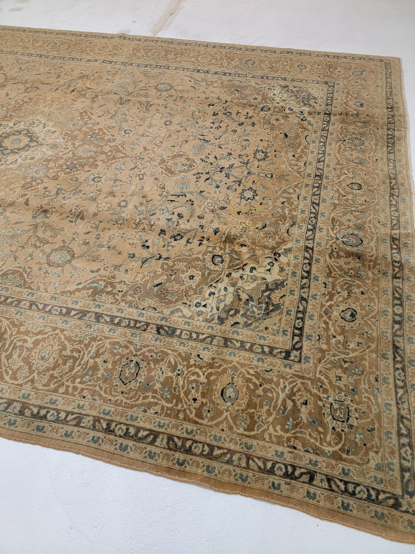 Hand-Knotted Wool Rug Persian Kashan Medallion 9'4" x 12'11"