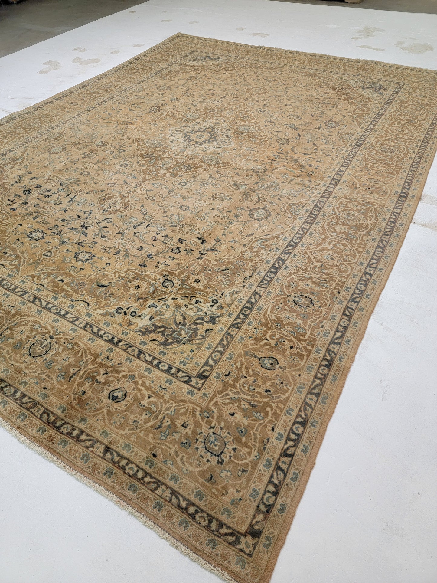 Hand-Knotted Wool Rug Persian Kashan Medallion 9'4" x 12'11"