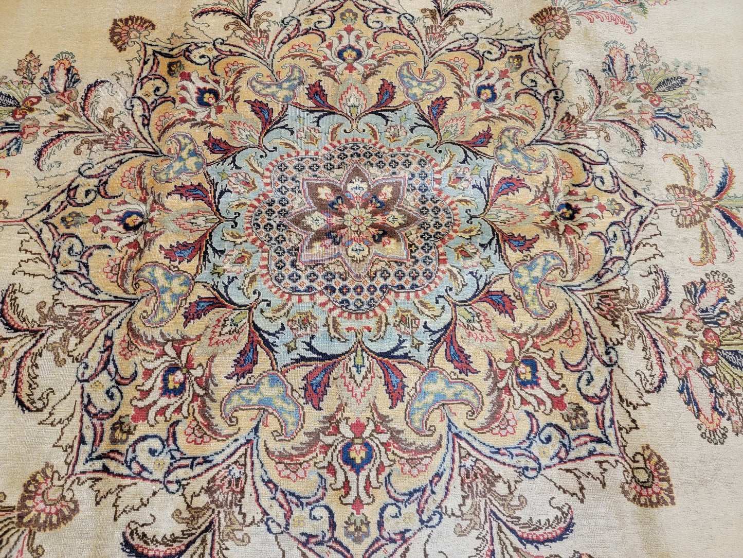 Hand-Knotted Wool Rug Persian Tabriz Open field medallion 9'3" x 12'8"