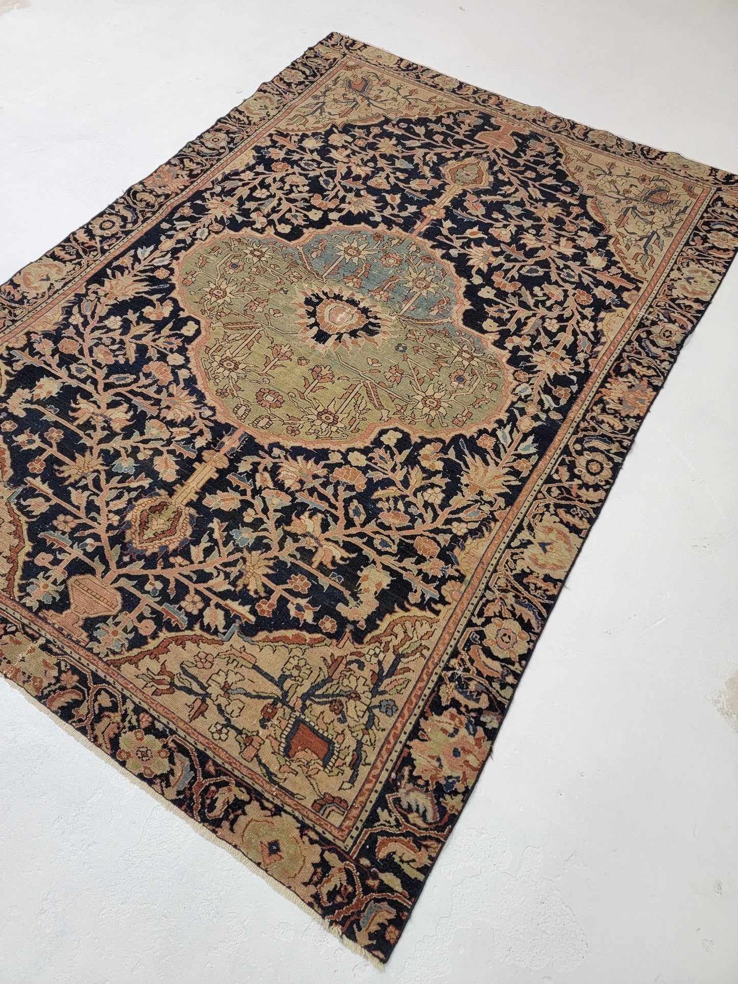 Hand-Knotted Wool Rug Farahan 4'6" x 6'4"