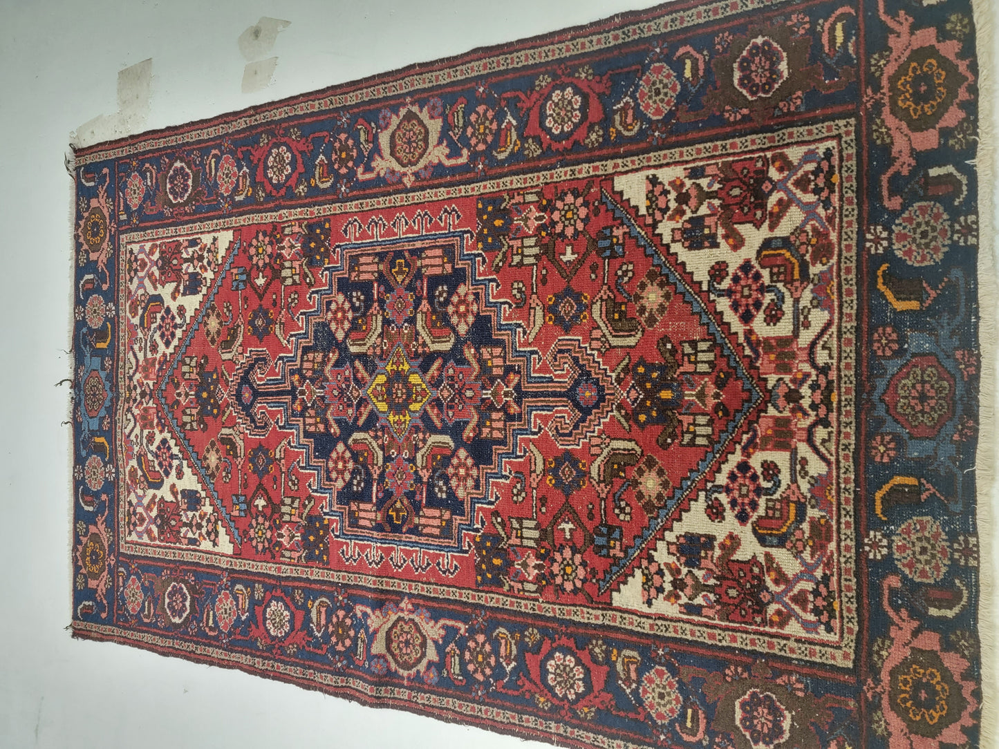 Hand-Knotted Wool Persian Serapi malayer Medallion 4'4 x6'6"