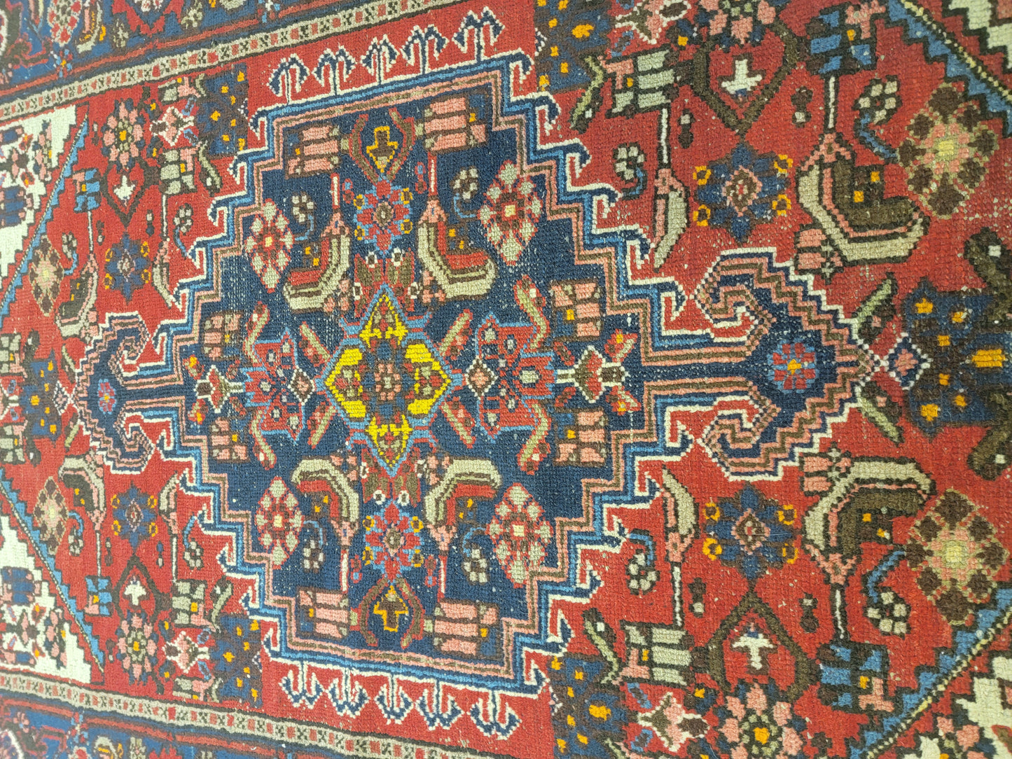 Hand-Knotted Wool Persian Serapi malayer Medallion 4'4 x6'6"