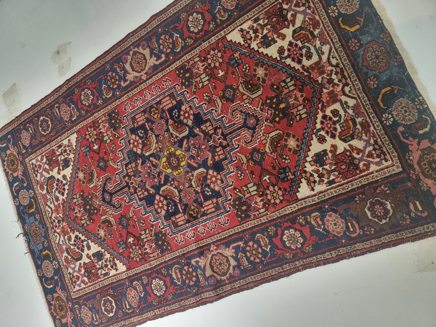 Hand-Knotted Wool Persian Serapi malayer Medallion 4'4 x6'6"