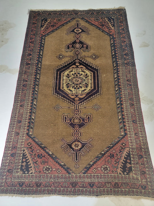 Hand-Knotted Wool Rug Sarab 4' x 6'7"