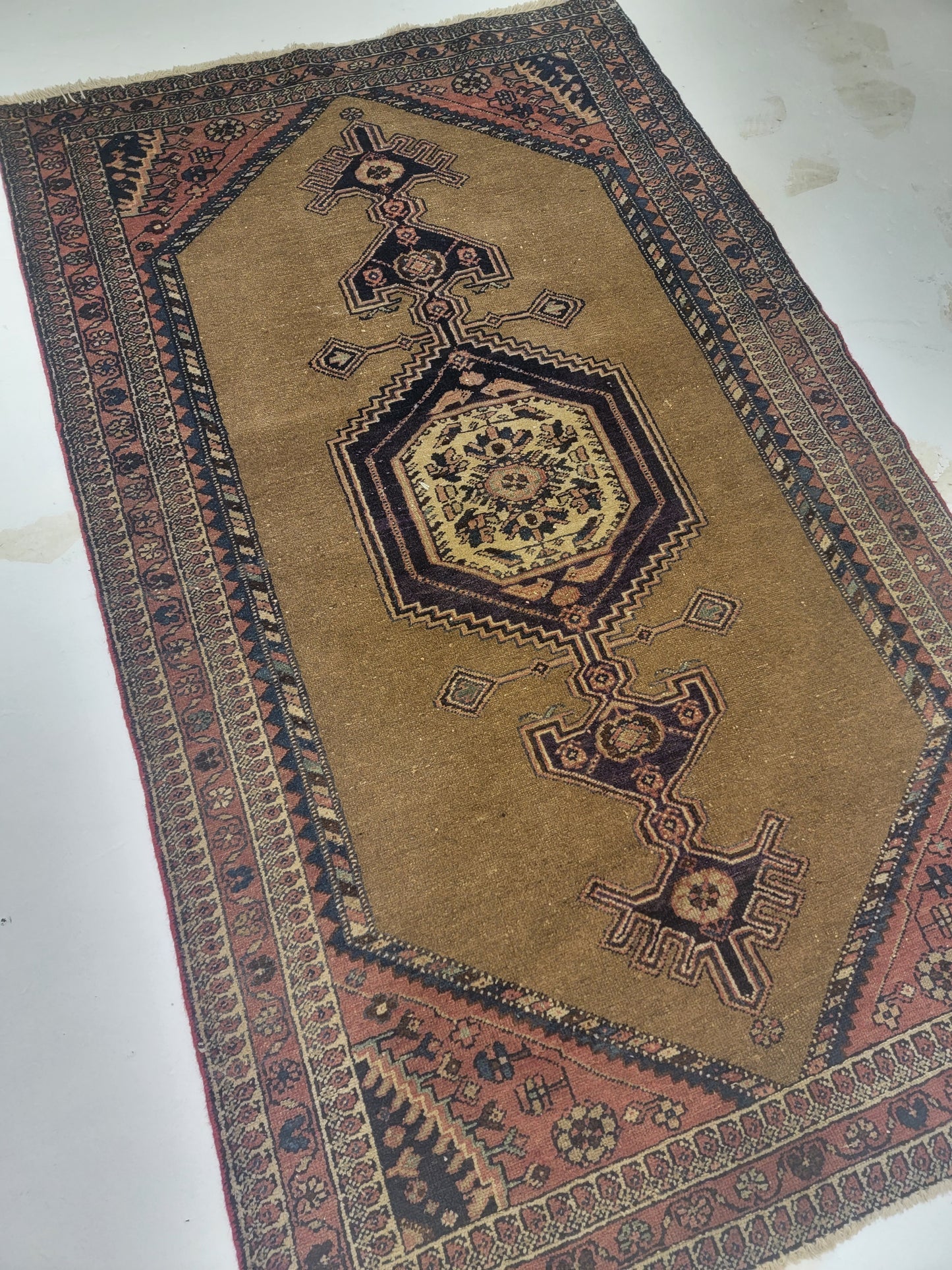 Hand-Knotted Wool Rug Sarab 4' x 6'7"