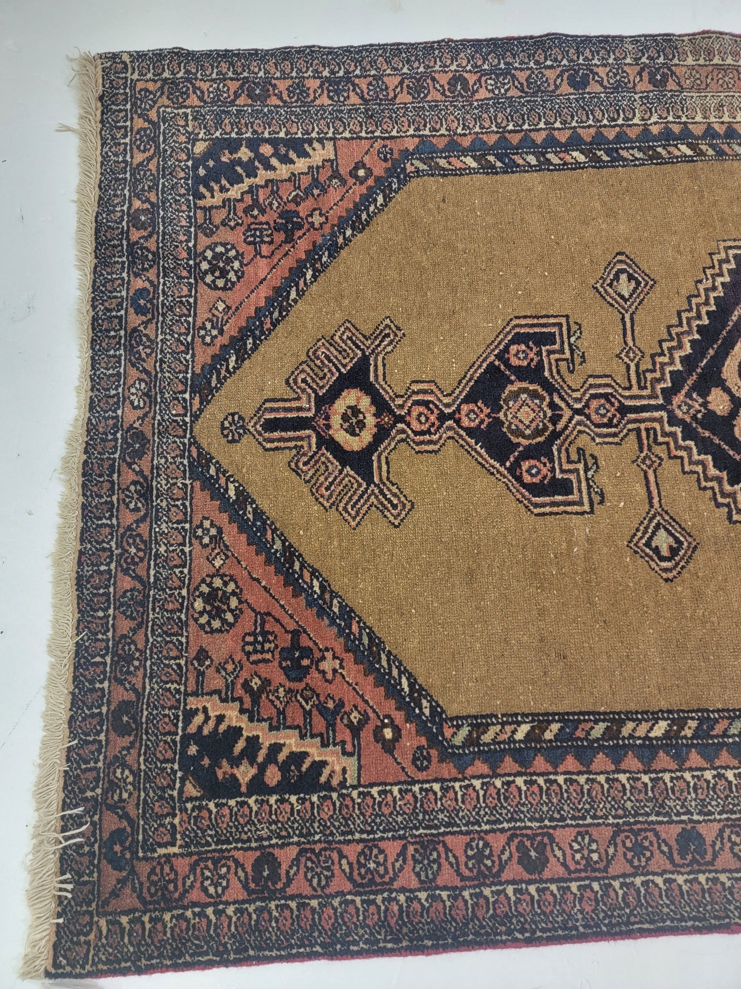 Hand-Knotted Wool Rug Sarab 4' x 6'7"