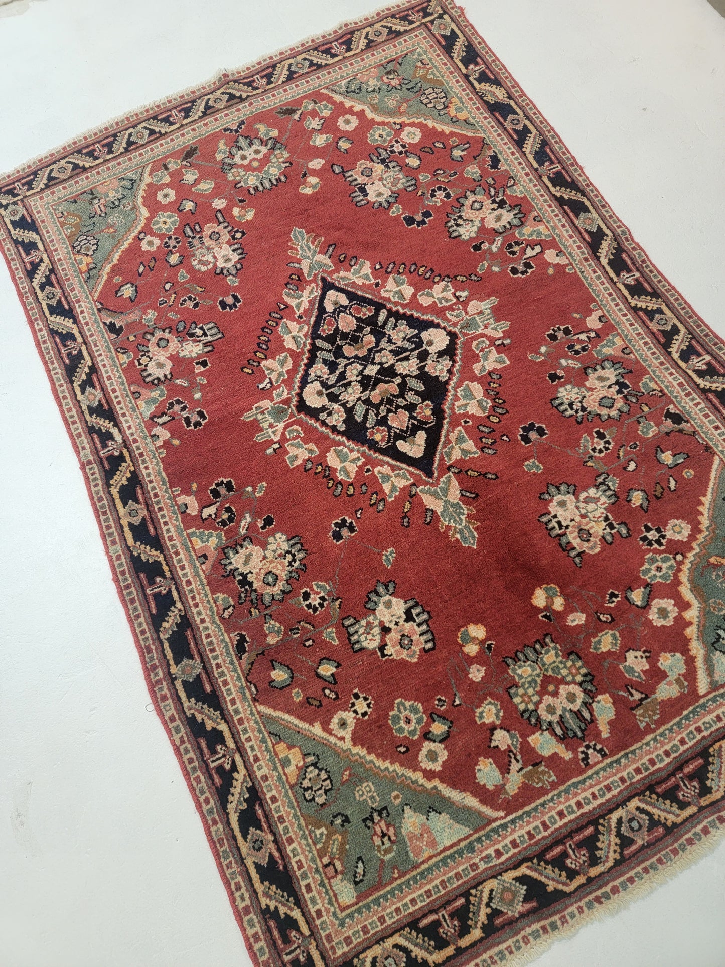 Hand-Knotted Wool Rug Mahal 4'5" x 6'6"