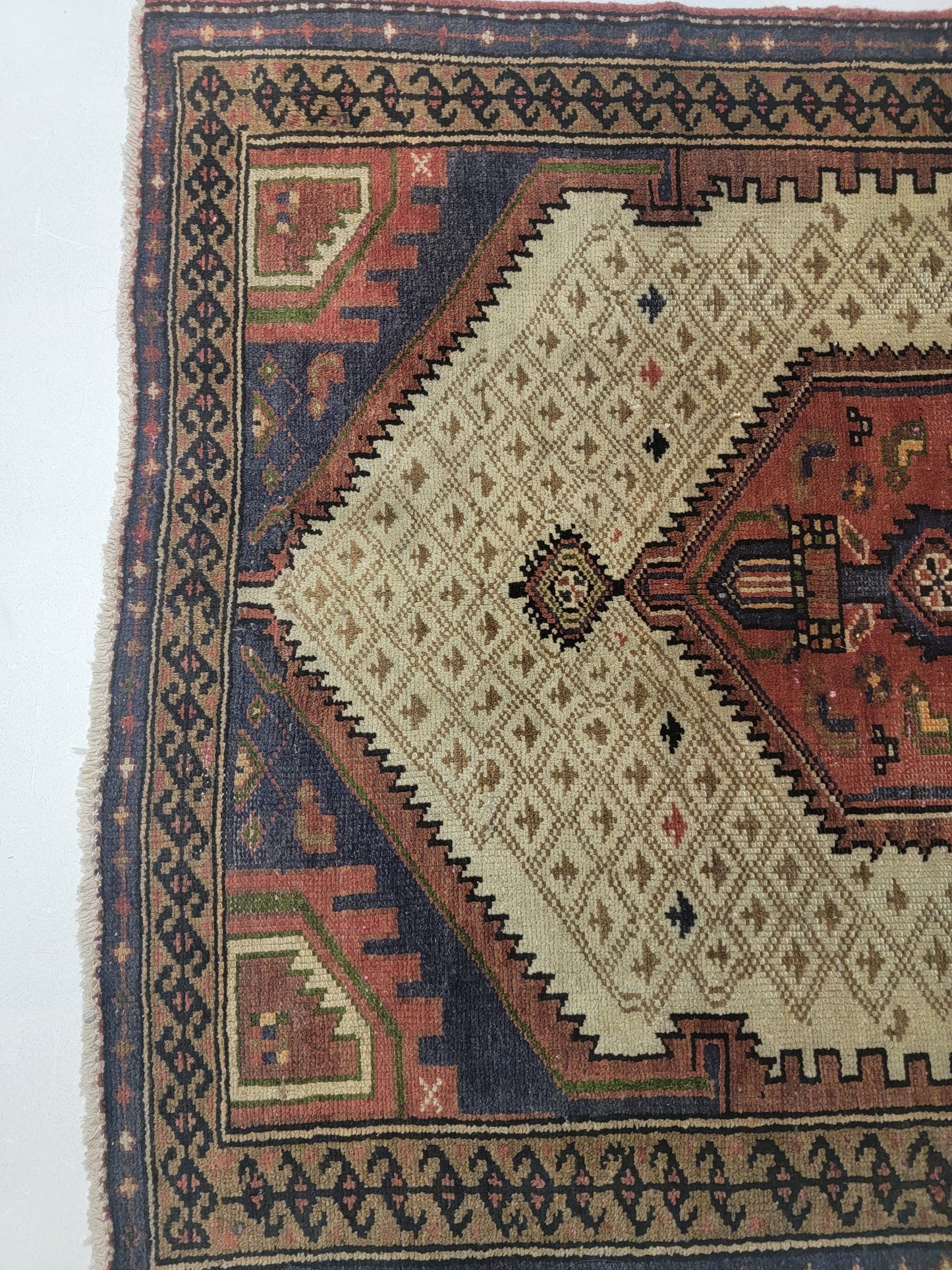 Hand-Knotted Wool Runner Sarab 3'5" x 6'7"