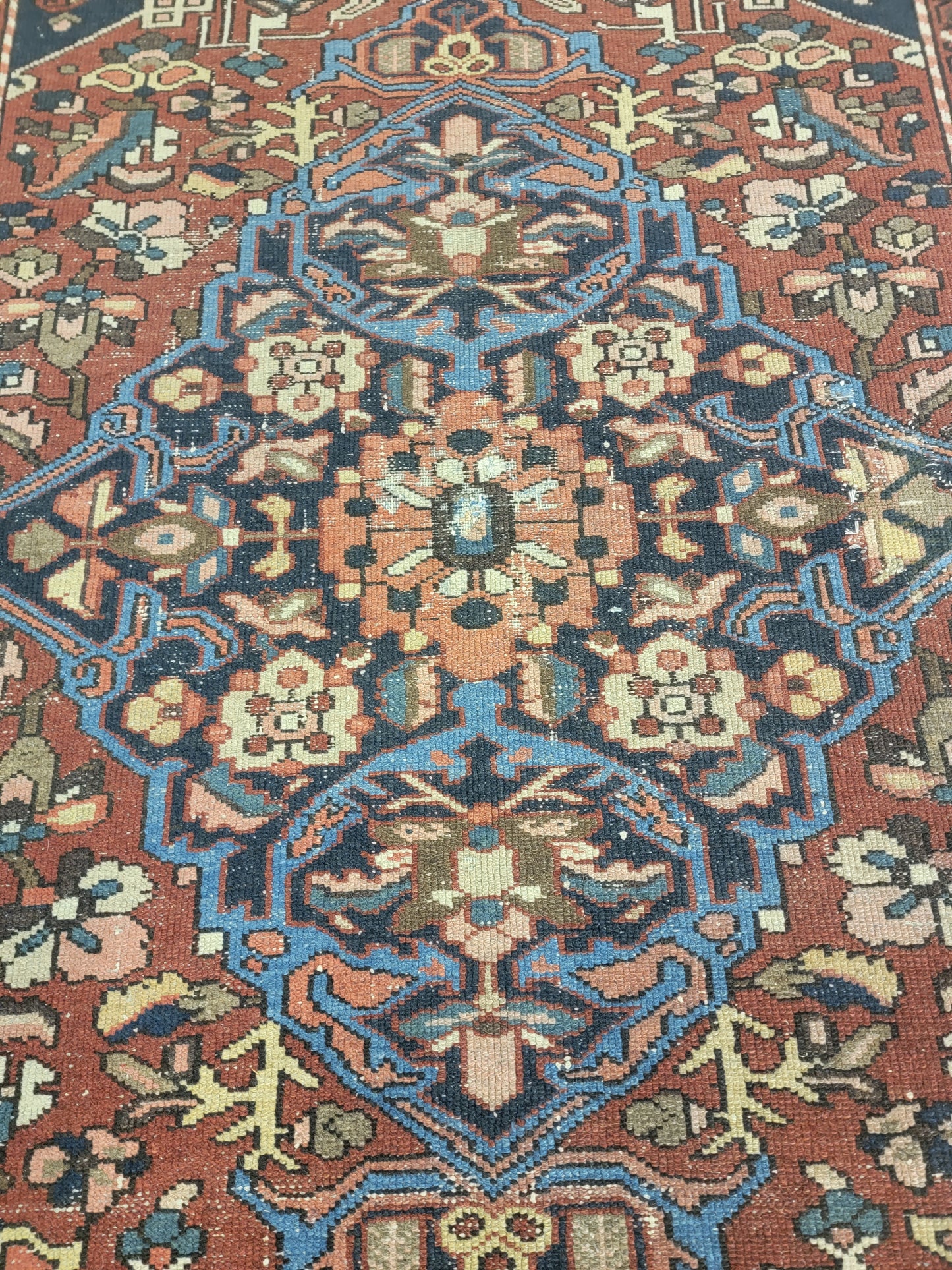 Hand-Knotted Wool Rug Bakhtiari 4'3" x 6'4"