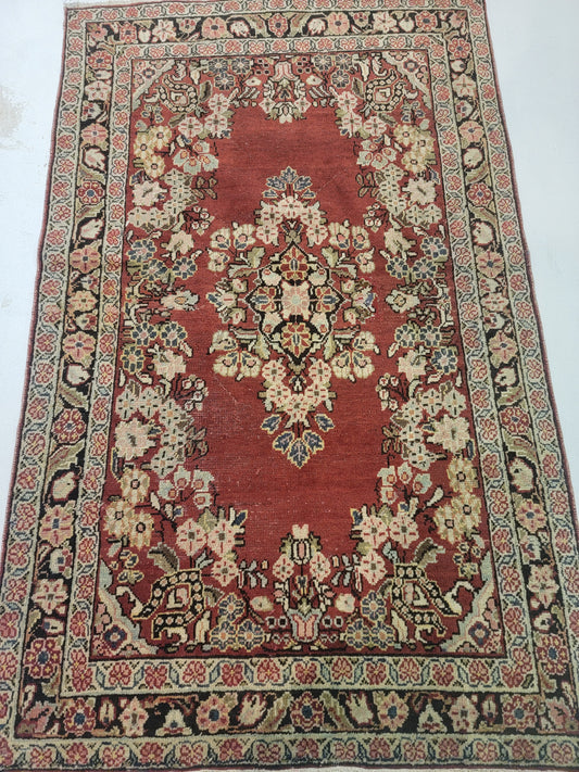 Hand-Knotted Wool Rug Mahal 4'1" x 6'8"