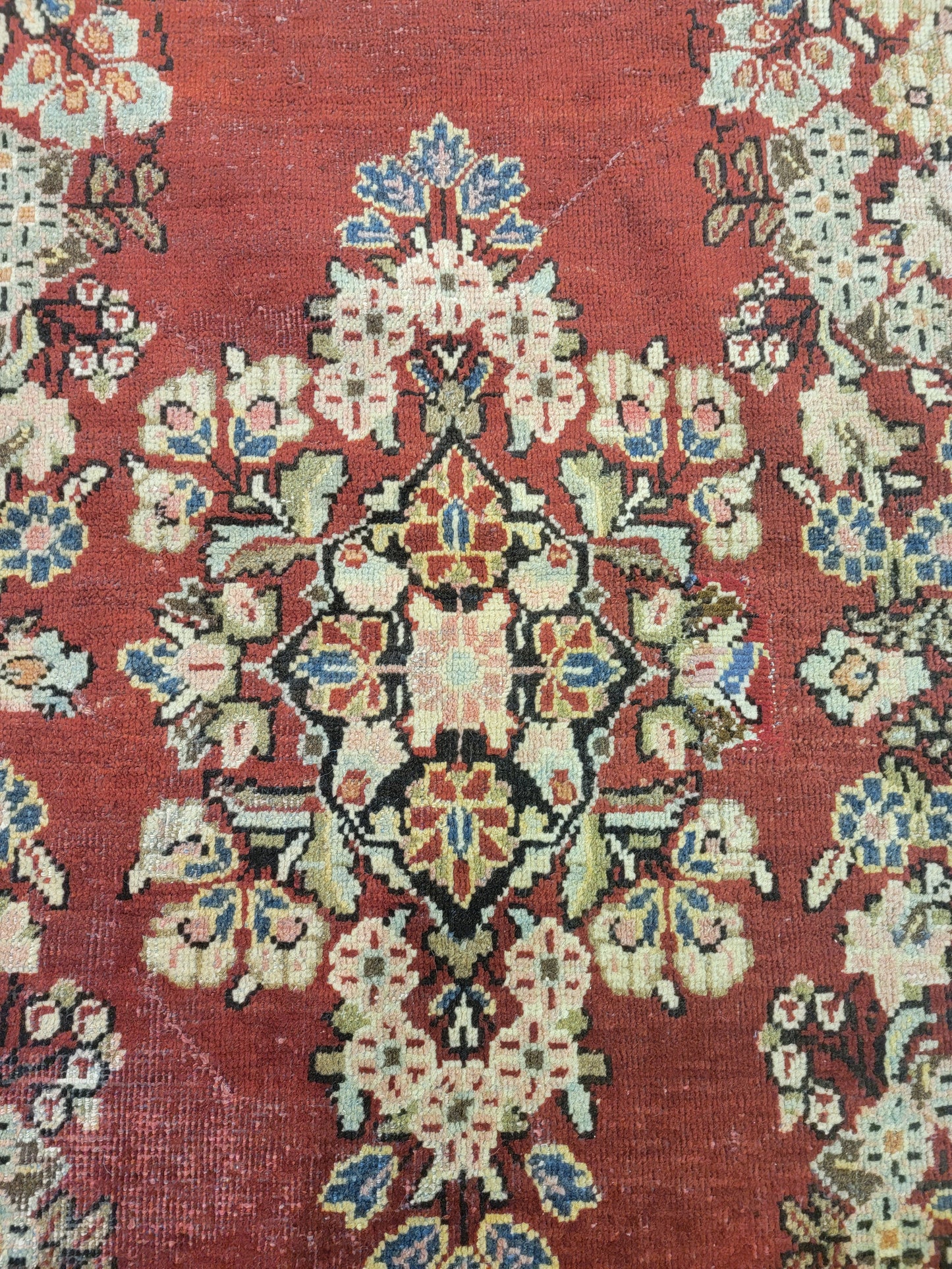 Hand-Knotted Wool Rug Mahal 4'1" x 6'8"
