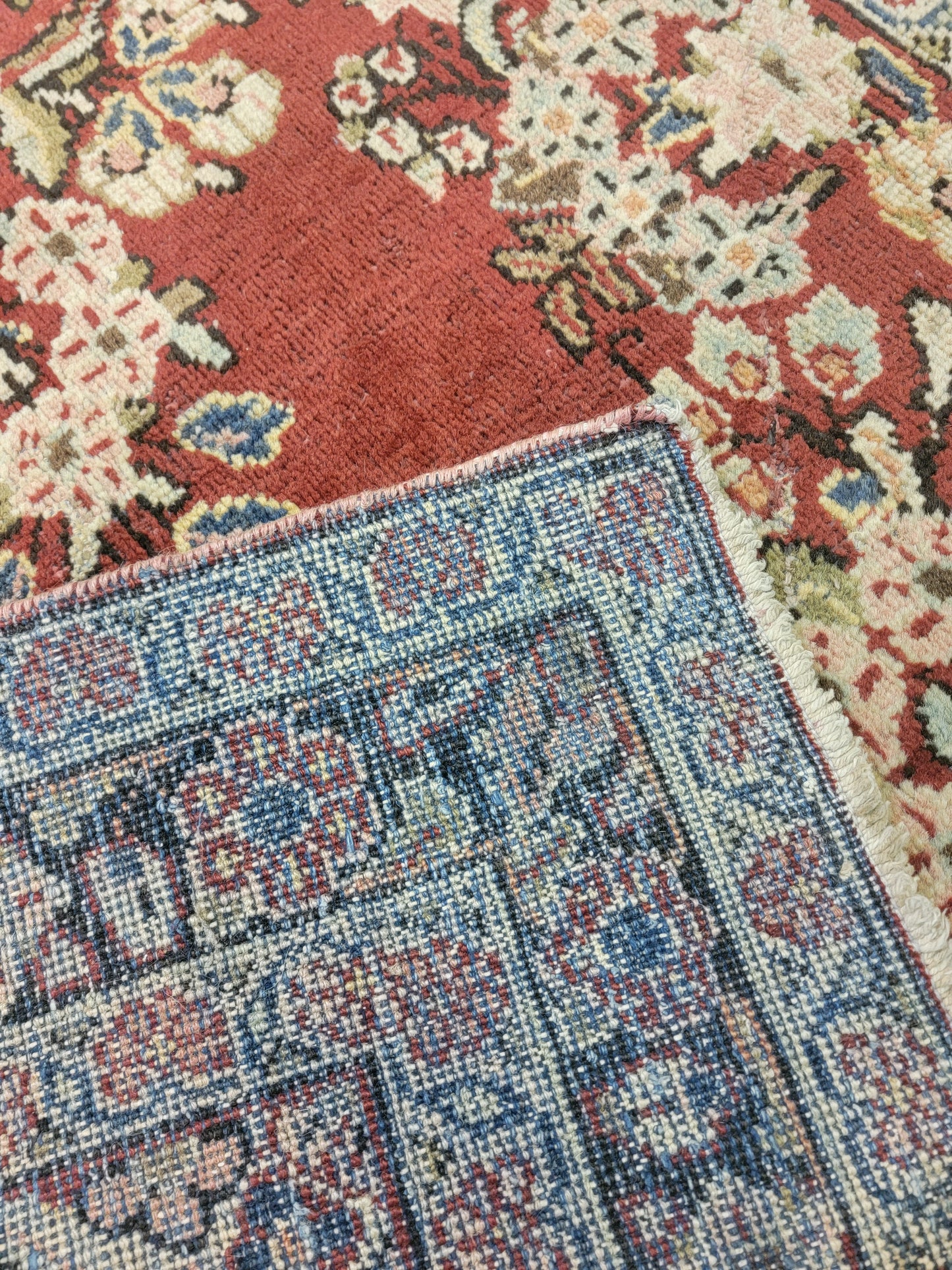 Hand-Knotted Wool Rug Mahal 4'1" x 6'8"