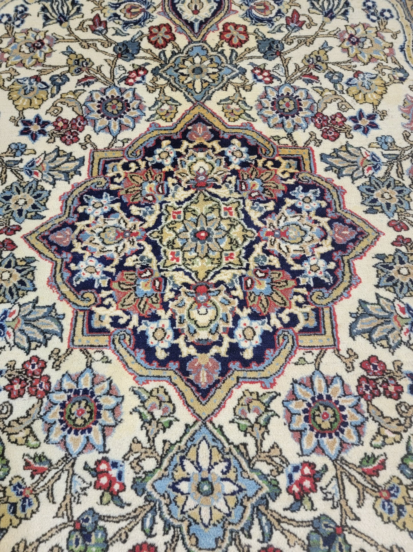 Hand-Knotted Wool Rug Qum 4'7" x 7'5"