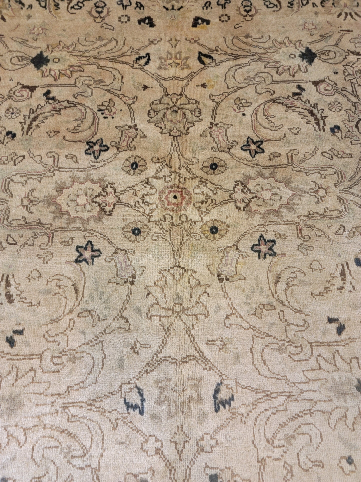 Hand-Knotted Wool Rug Tabriz 4'7" x 6'2"