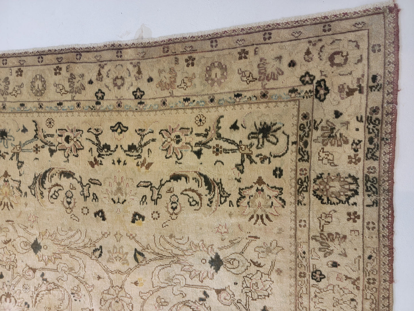 Hand-Knotted Wool Rug Tabriz 4'7" x 6'2"