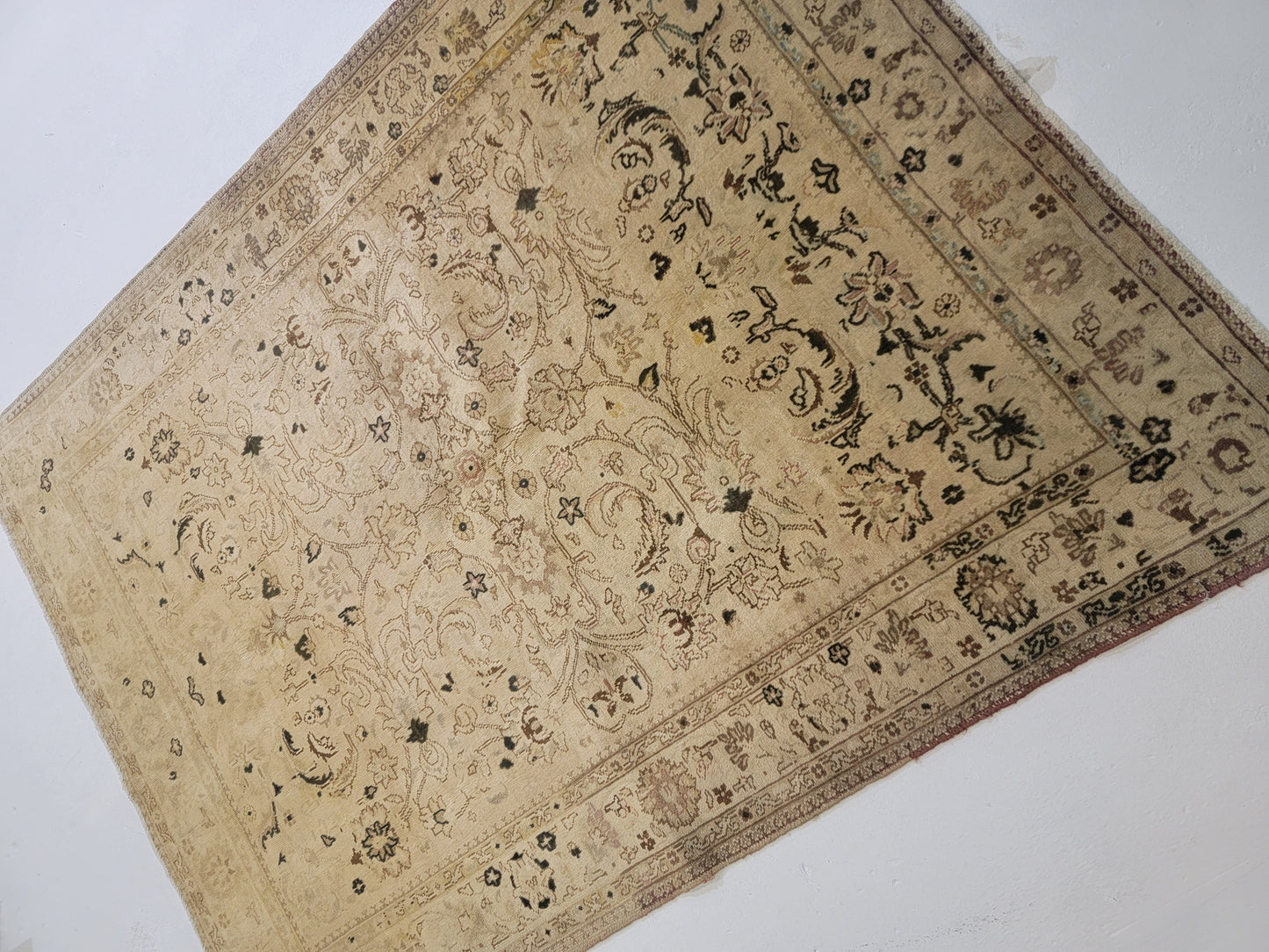 Hand-Knotted Wool Rug Tabriz 4'7" x 6'2"