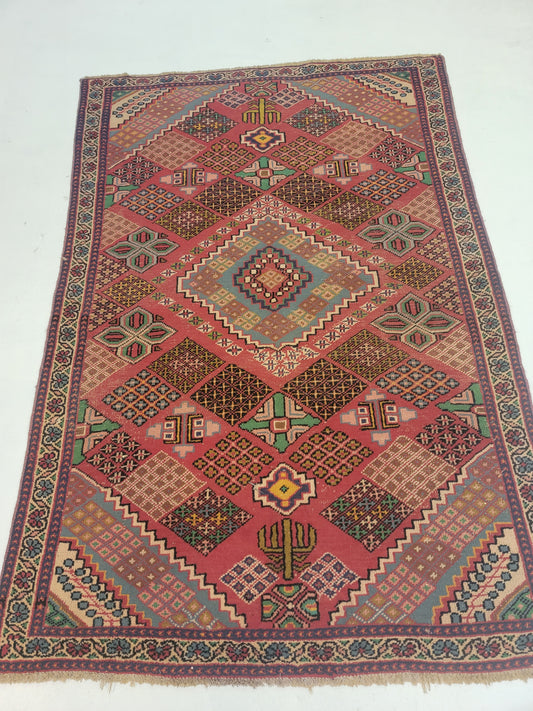 Hand-Knotted Wool Rug Angeles 4'2" x 6'3"