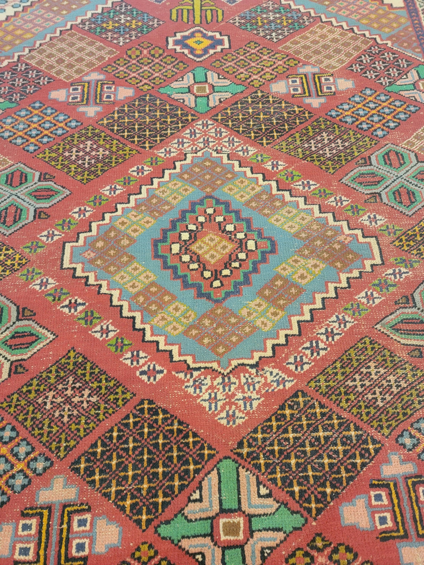 Hand-Knotted Wool Rug Angeles 4'2" x 6'3"
