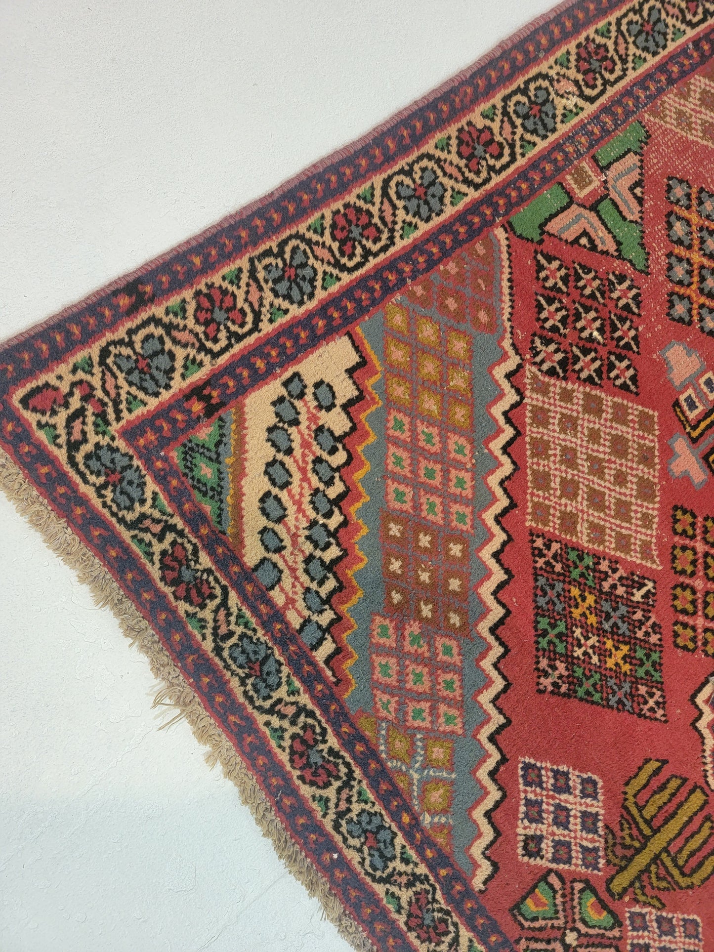Hand-Knotted Wool Rug Angeles 4'2" x 6'3"