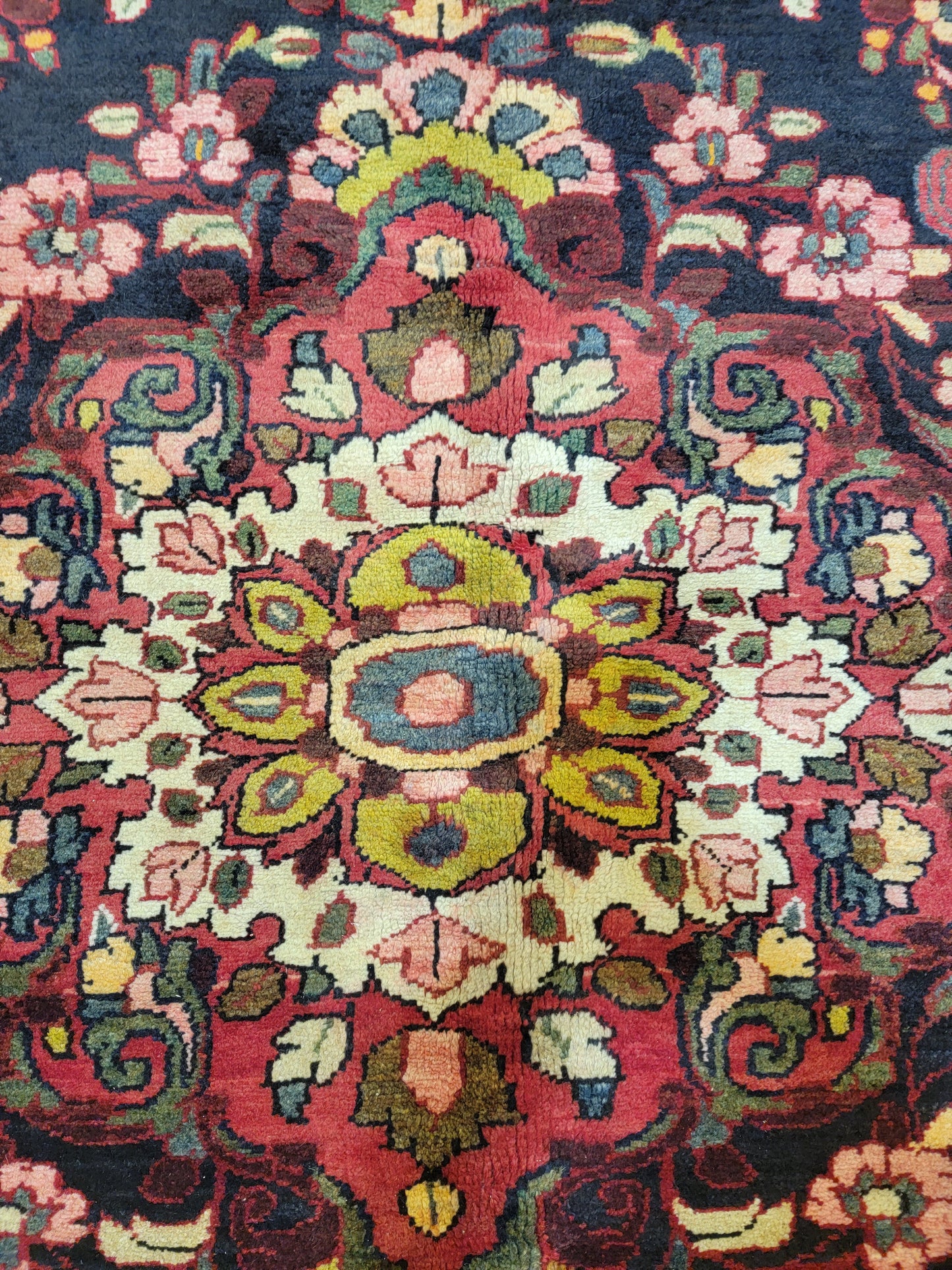 Hand-Knotted Wool Rug Mahal 6'9" x 10'