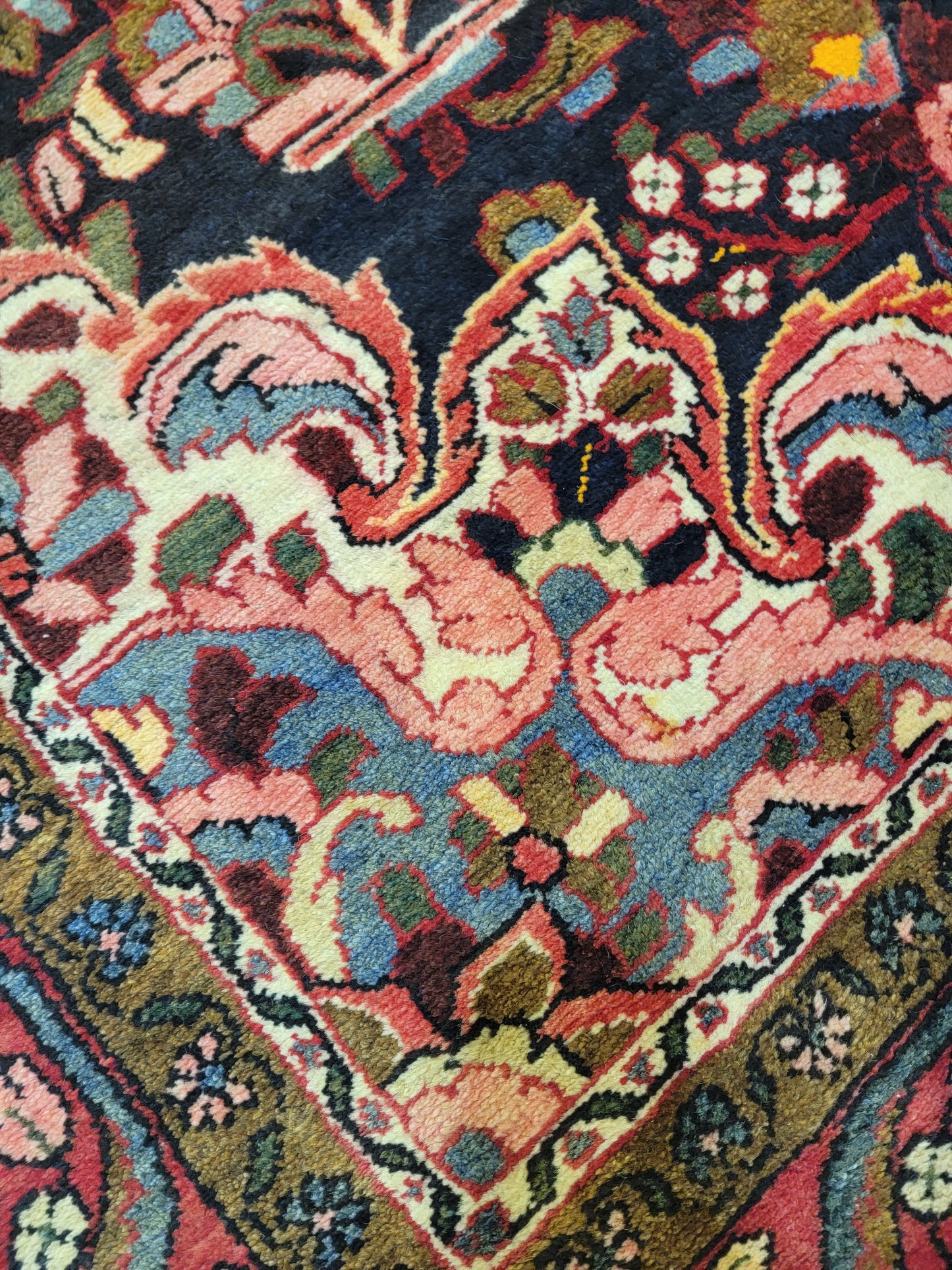 Hand-Knotted Wool Rug Mahal 6'9" x 10'