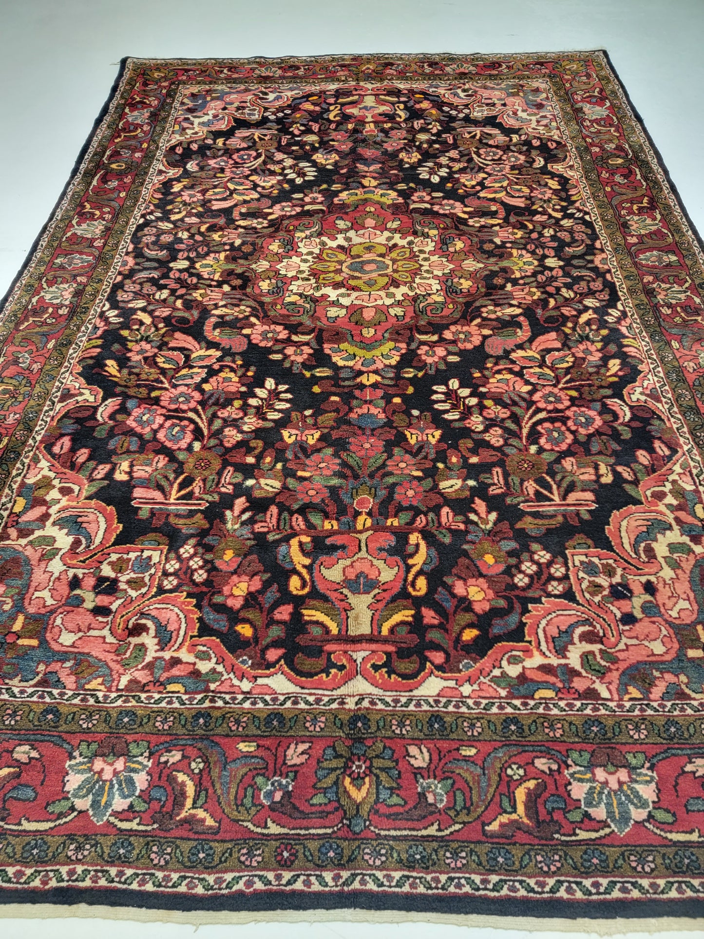 Hand-Knotted Wool Rug Mahal 6'9" x 10'