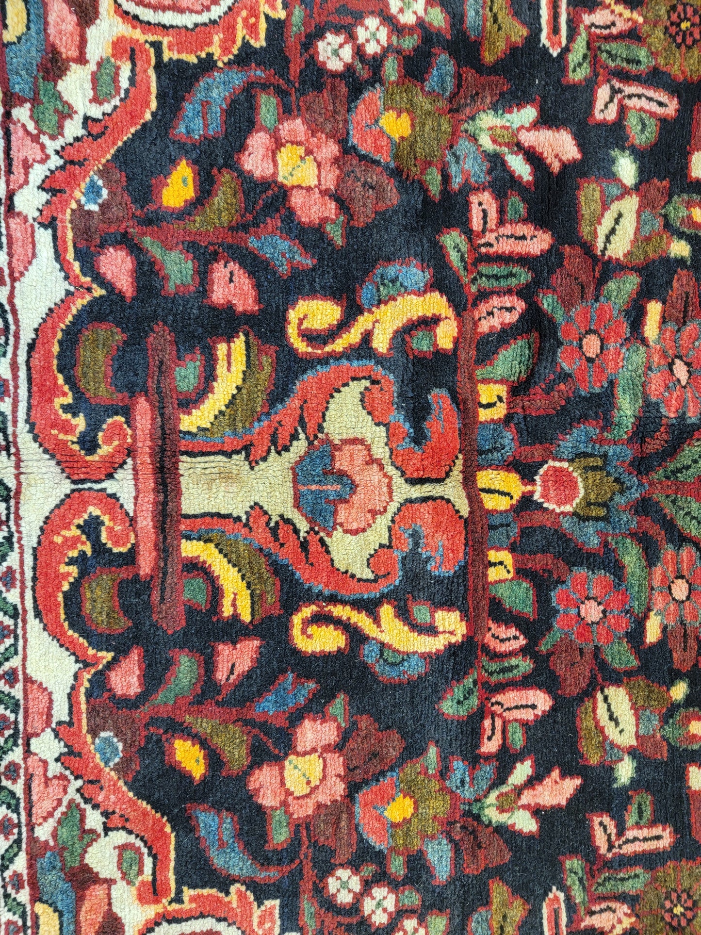 Hand-Knotted Wool Rug Mahal 6'9" x 10'