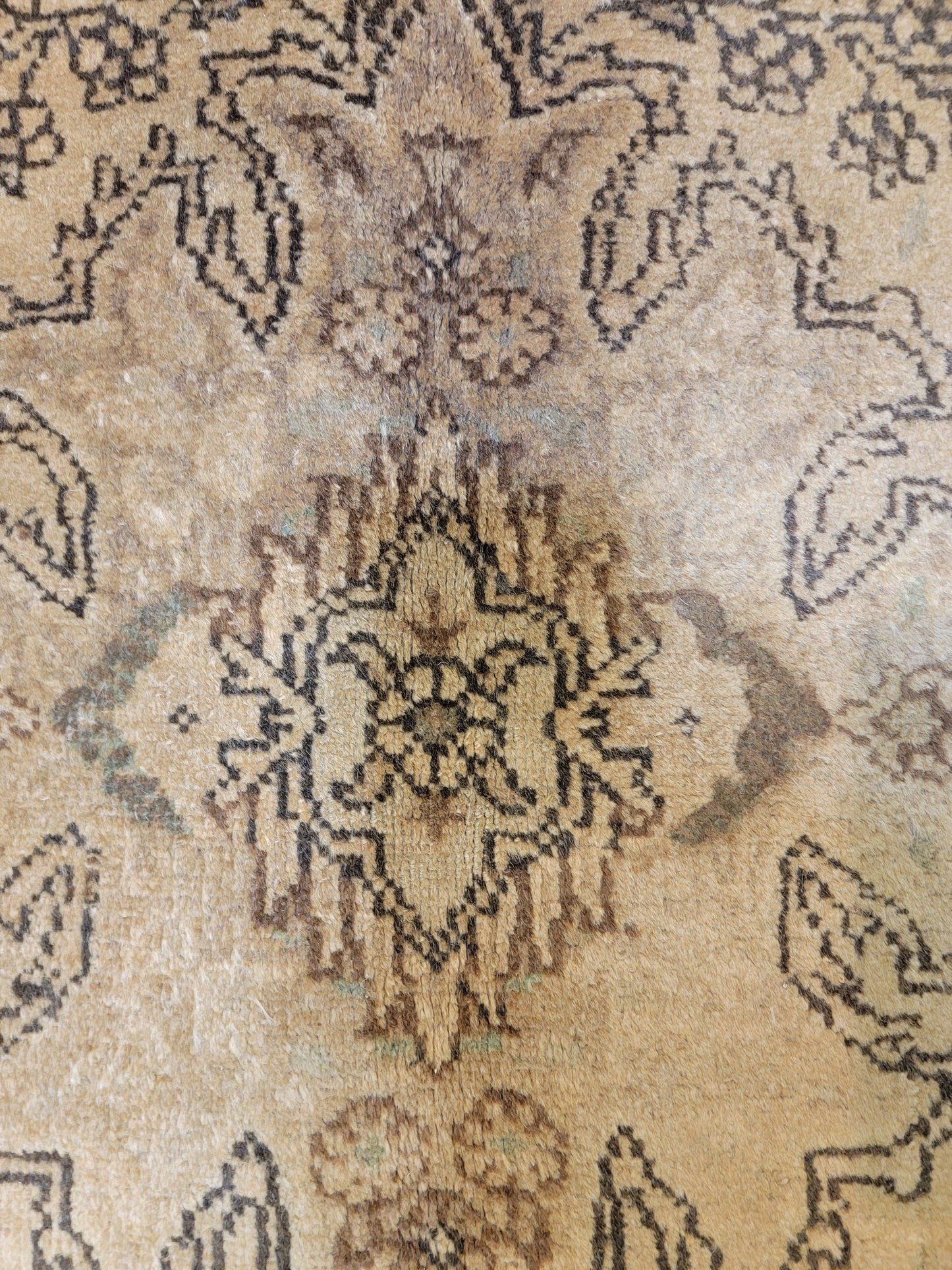 Hand-Knotted Wool Rug Tabriz 6'10" x 9'5"