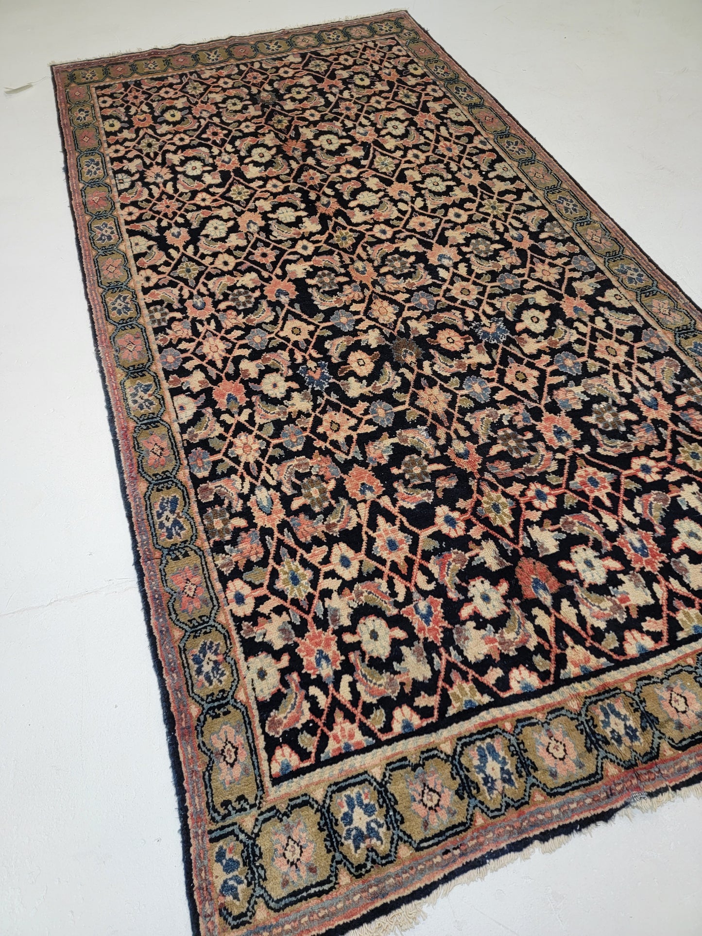 Hand-Knotted Wool Gallery Size Arak 5' x 9'9"