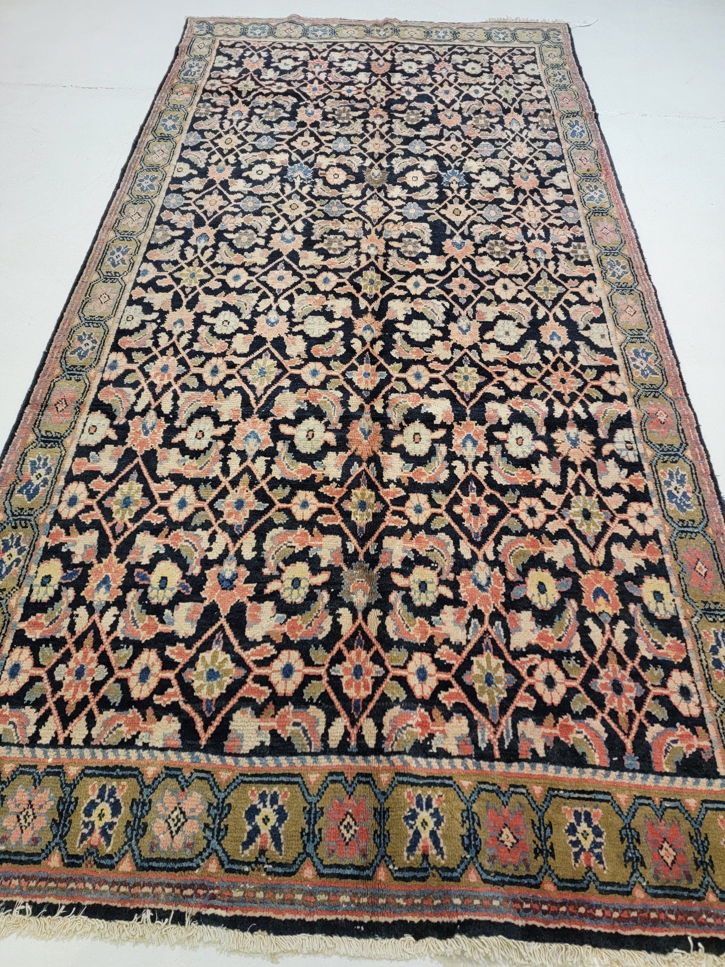 Hand-Knotted Wool Gallery Size Arak 5' x 9'9"