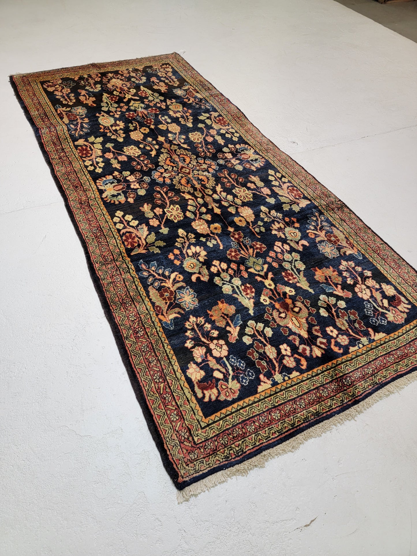 Hand-Knotted Wool Gallery Size Arak 4'6" x 9'10"