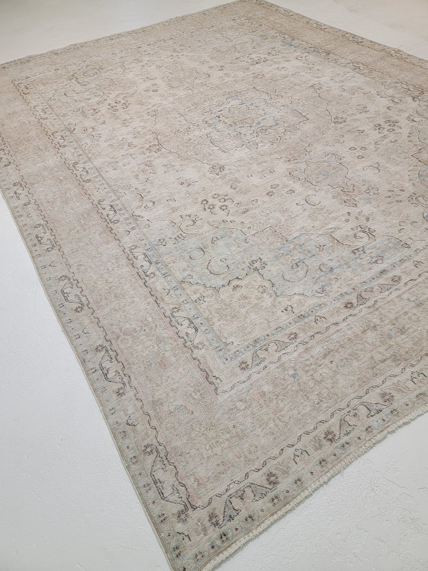 Hand-Knotted Wool Rug Tabriz 9'3" x 12'2"