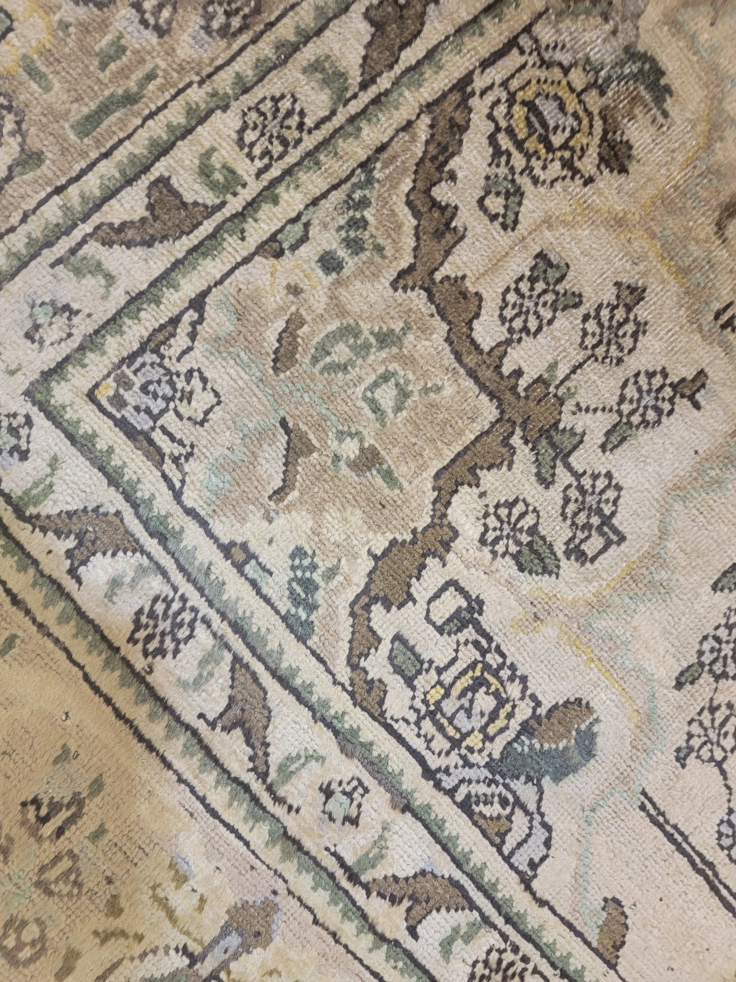 Hand-Knotted Wool Rug Tabriz 6'11" x 9'10"