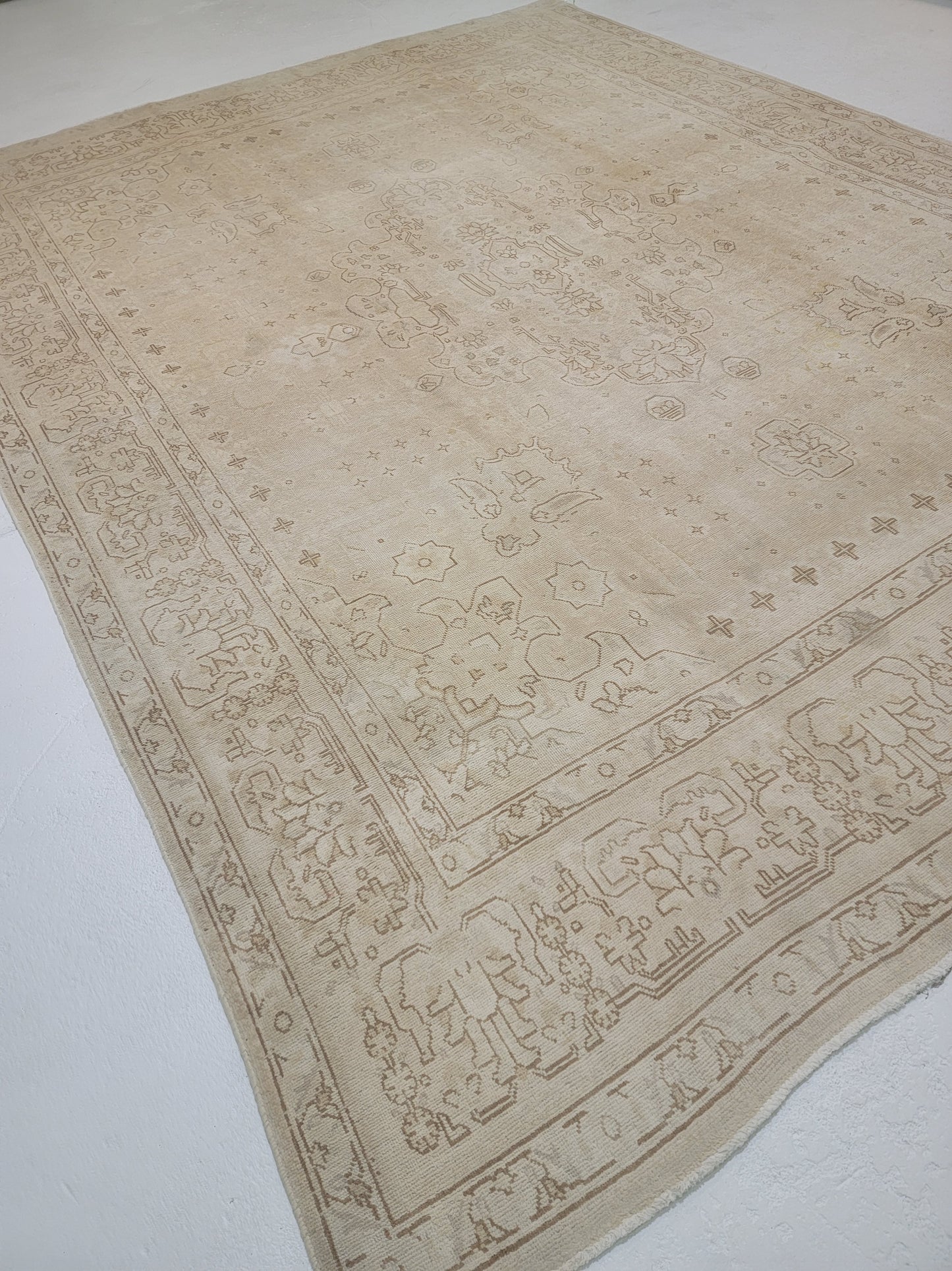 Hand-Knotted Wool Rug Tabriz Distressed 9'5" x 12'5"